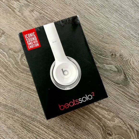 Beats by Dre Other - Beats Solo 2 Headphones (white) - Brand New